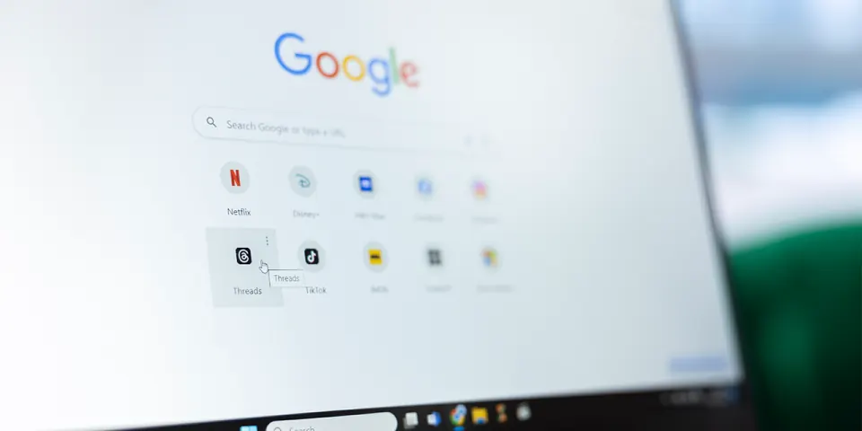 Página de busca do Google aberta na tela de um computador